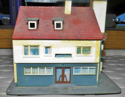 Spur mehrfamilienwohnhaus - spur, /
