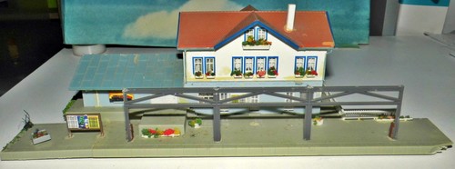 Spur bahnhof - /,